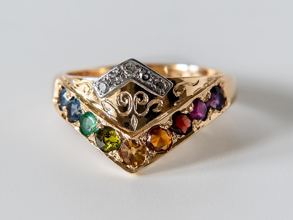 New Consumer Behaviors Jewelry Buying: New Consumer Behaviors Jewelry Buying shown through color, cut, setting context, and material evidence.