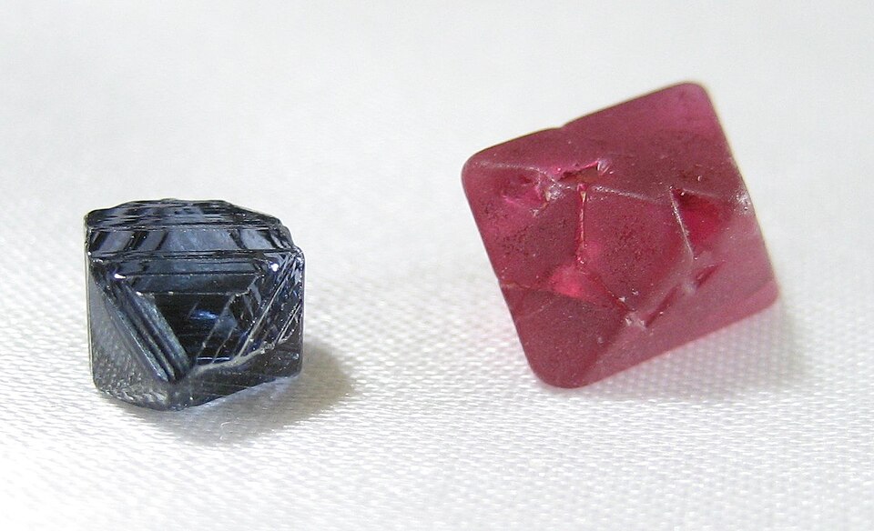 Spinel vs Sapphire Engagement Ring: Spinel vs Sapphire Engagement Ring shown through color, cut, setting context, and material evidence.